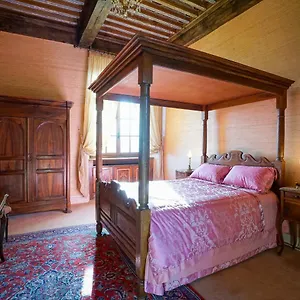  Hébergement de vacances Château De La Roquette